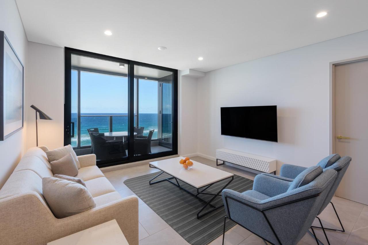 גולד קוסט Meriton Suites Surfers Paradise מראה חיצוני תמונה A living room in a modern apartment