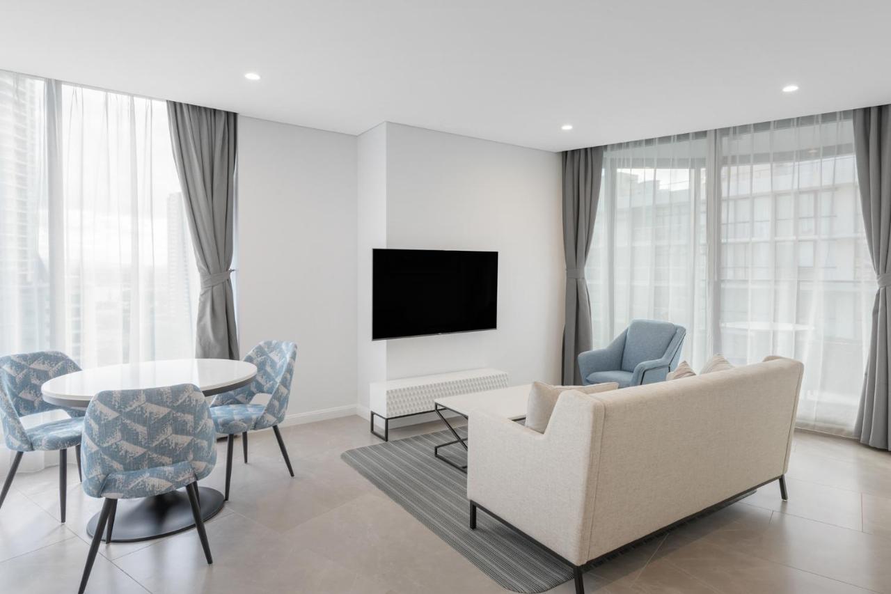 גולד קוסט Meriton Suites Surfers Paradise מראה חיצוני תמונה A living room in a modern apartment