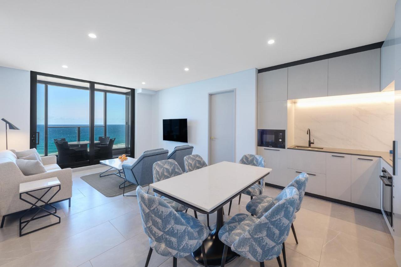 גולד קוסט Meriton Suites Surfers Paradise מראה חיצוני תמונה A living room in a modern apartment