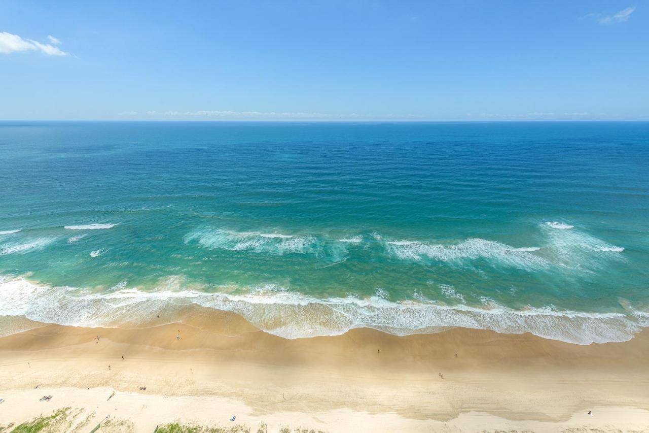 גולד קוסט Meriton Suites Surfers Paradise מראה חיצוני תמונה The beach at the resort